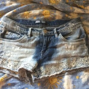 Levi’s shorty shorts